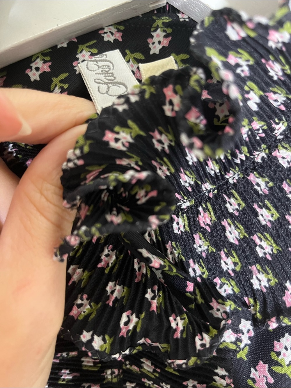 VINTAGE Saks Fifth Avenue Union Made Floral Ruffle Blouse Dark Academia Size 12 - Picture 11 of 14